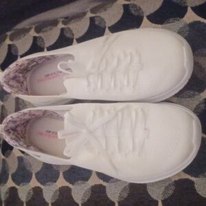 Ladies slip on Skechers